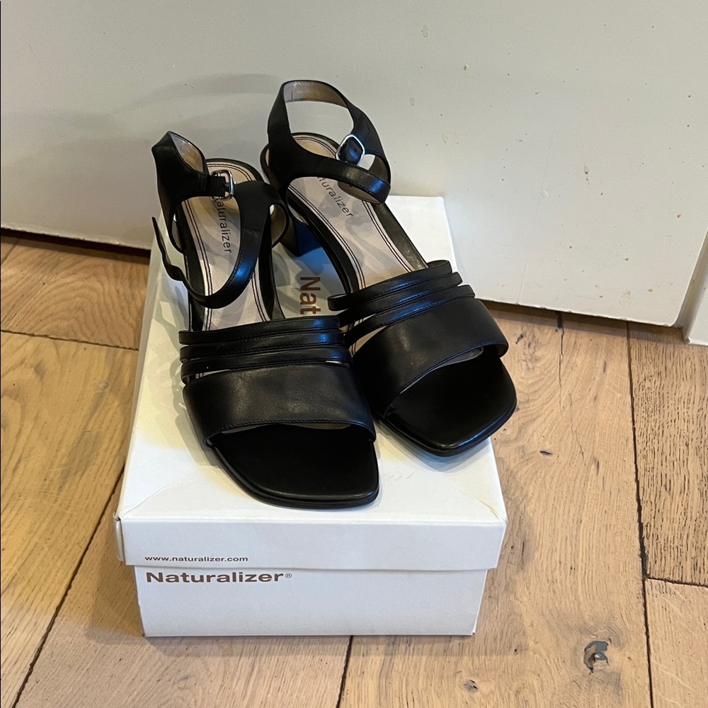 Naturalizer Black Strappy Heels, size 8
